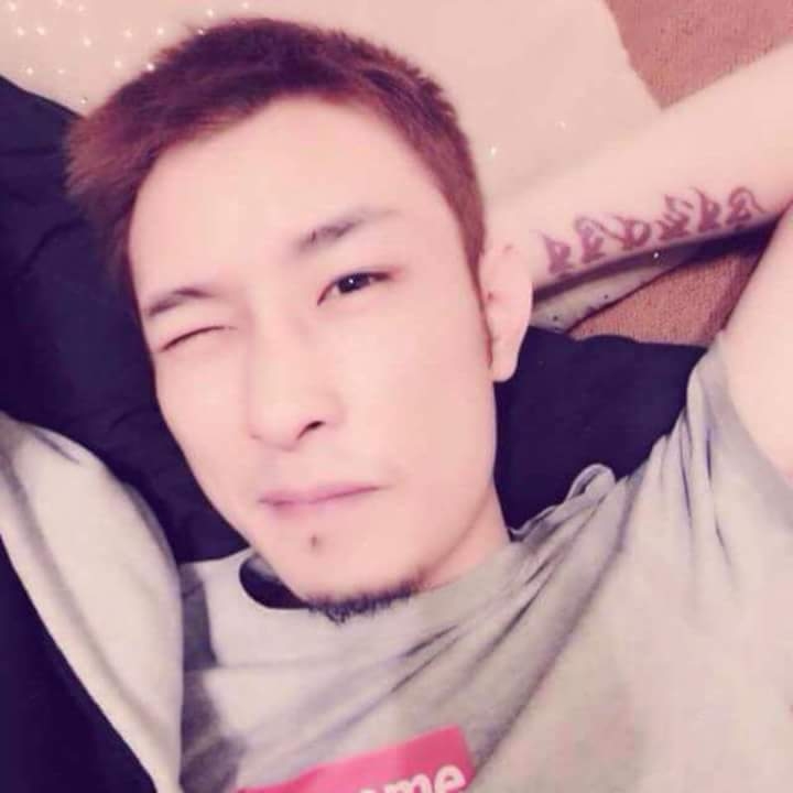 难得拥抱的第一张照片--鞍山相亲服务中心