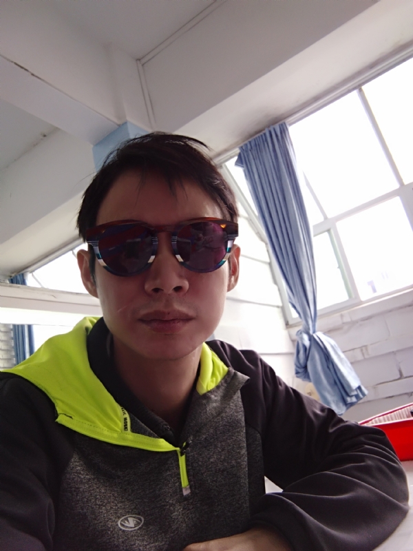 五华移民男的第一张照片--鞍山相亲服务中心