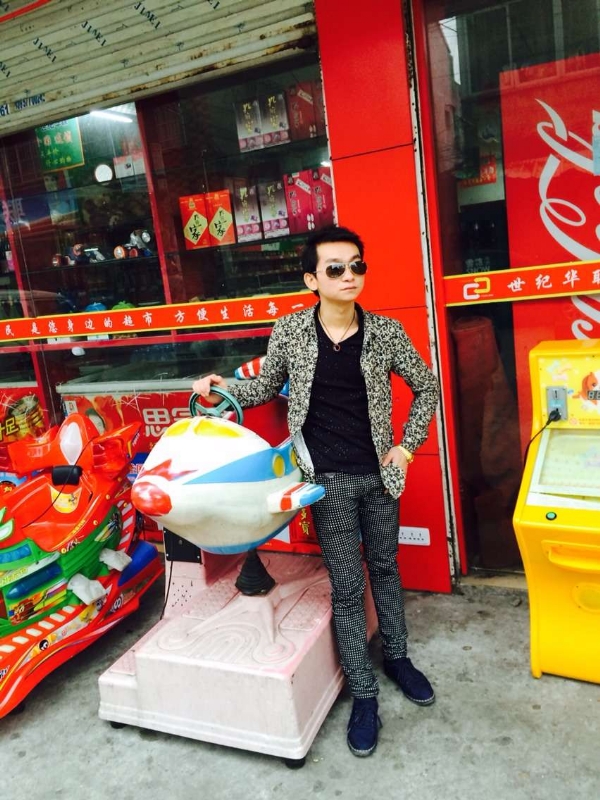 阳光帅气男嘉宾的第一张照片--鞍山相亲服务中心