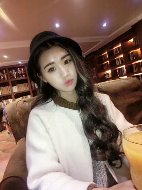 气质小妹的第三张照片--鞍山相亲服务中心