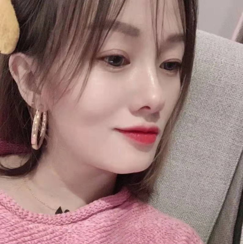 微醺的笑容的第一张照片--鞍山相亲服务中心