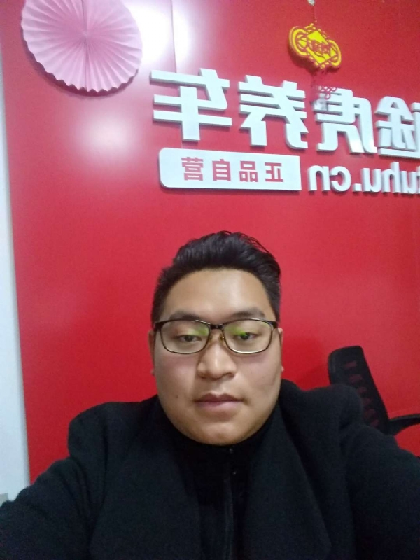 向上倾斜45度的第一张照片--鞍山相亲服务中心