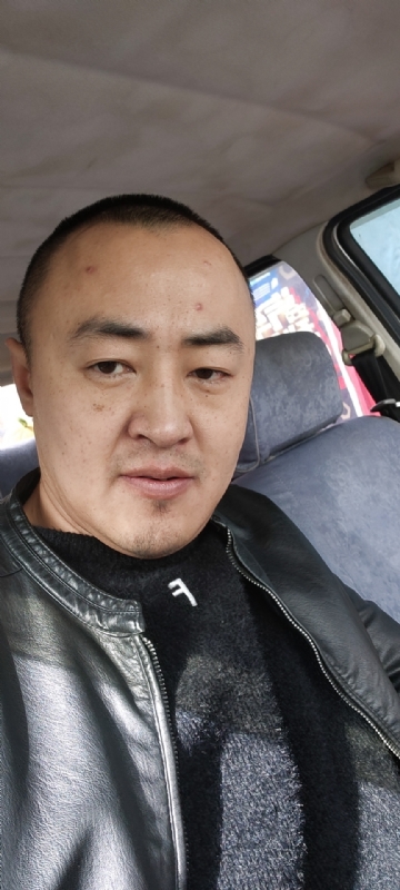 精神九哥的第一张照片--鞍山相亲服务中心