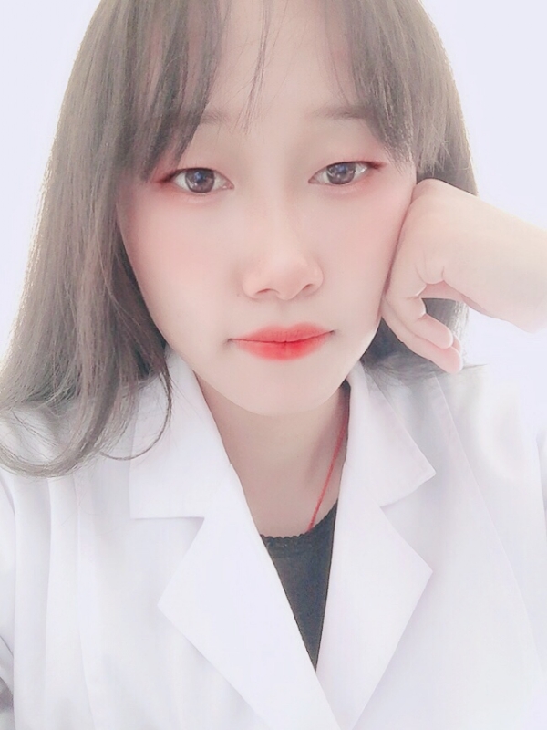 白婚纱的第一张照片--鞍山相亲服务中心