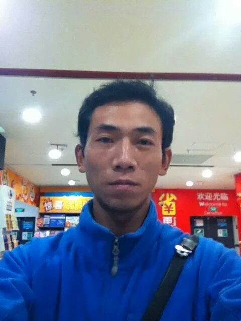 青草地溪水边的第一张照片--鞍山相亲服务中心