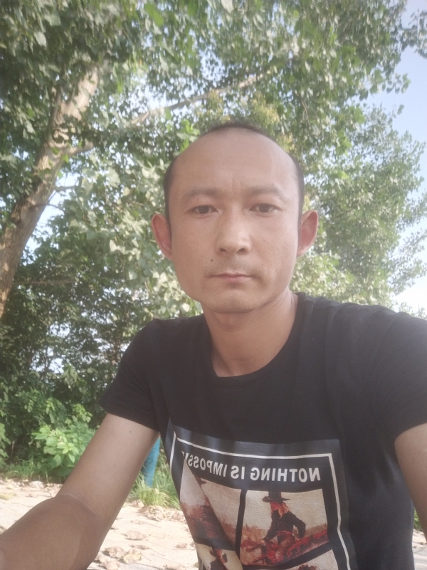 80大叔的第一张照片--鞍山相亲服务中心