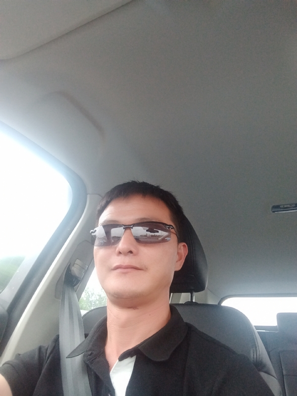 孤独的男人的第二张照片--鞍山相亲服务中心