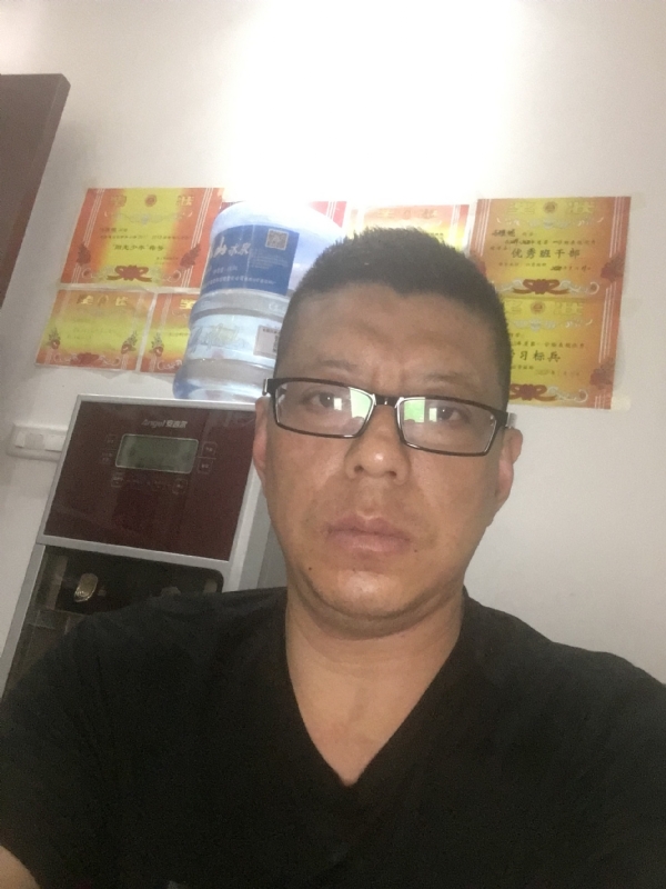 牵手的第二张照片--鞍山相亲服务中心