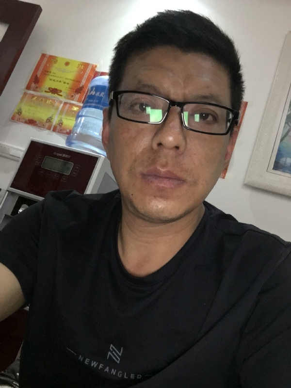 牵手的第三张照片--鞍山相亲服务中心