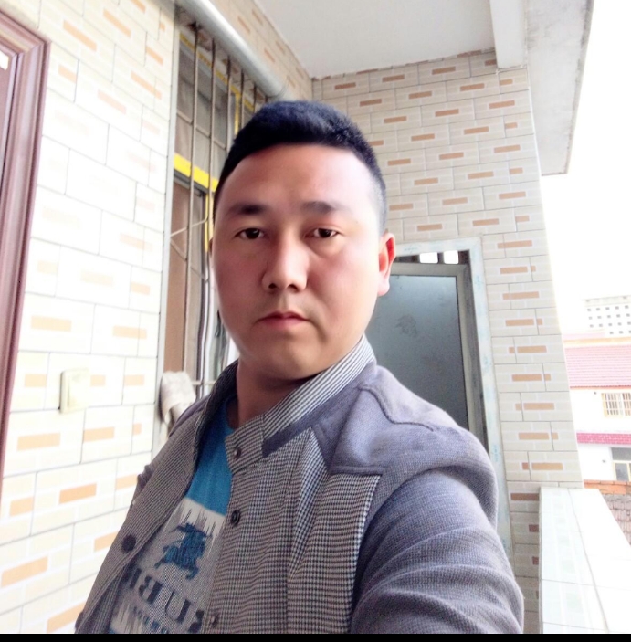 帅帅的大叔的第一张照片--鞍山相亲服务中心