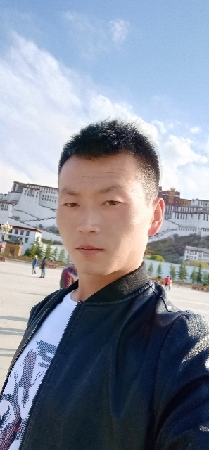 阳光下的小草的第二张照片--鞍山相亲服务中心