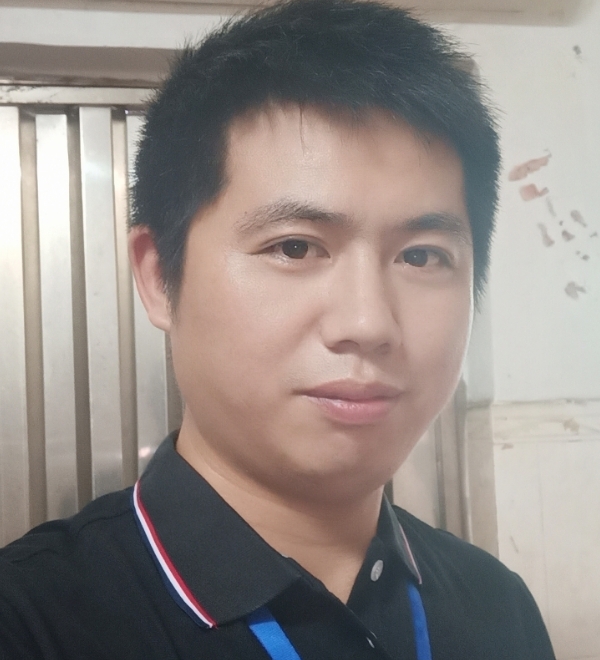 单身奶爸的第一张照片--鞍山相亲服务中心