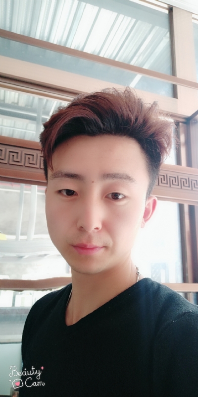 拼命微笑的第二张照片--鞍山相亲服务中心