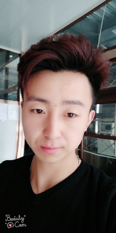 拼命微笑的第三张照片--鞍山相亲服务中心