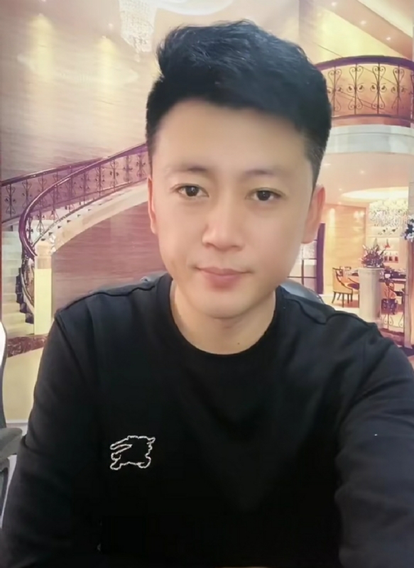 屋顶拾荒人的第三张照片--鞍山相亲服务中心