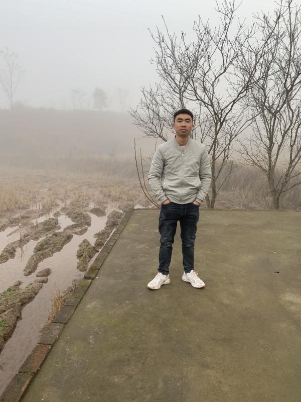 迷路的小猪的第一张照片--鞍山相亲服务中心