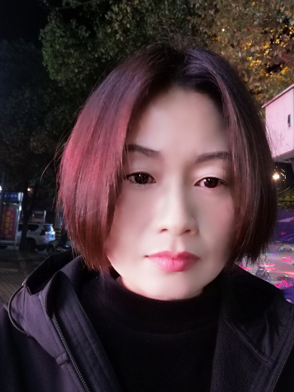 风中百合的第一张照片--鞍山相亲服务中心