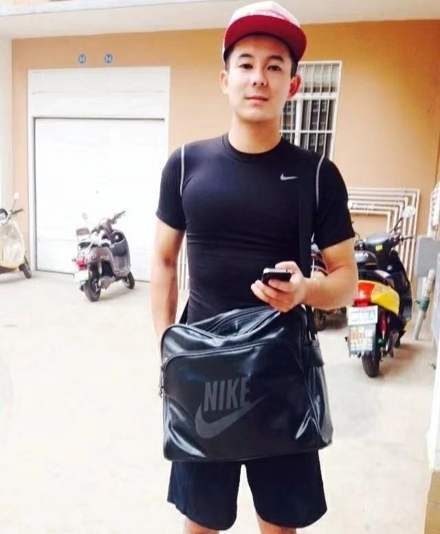 花花是只狗的第一张照片--鞍山相亲服务中心