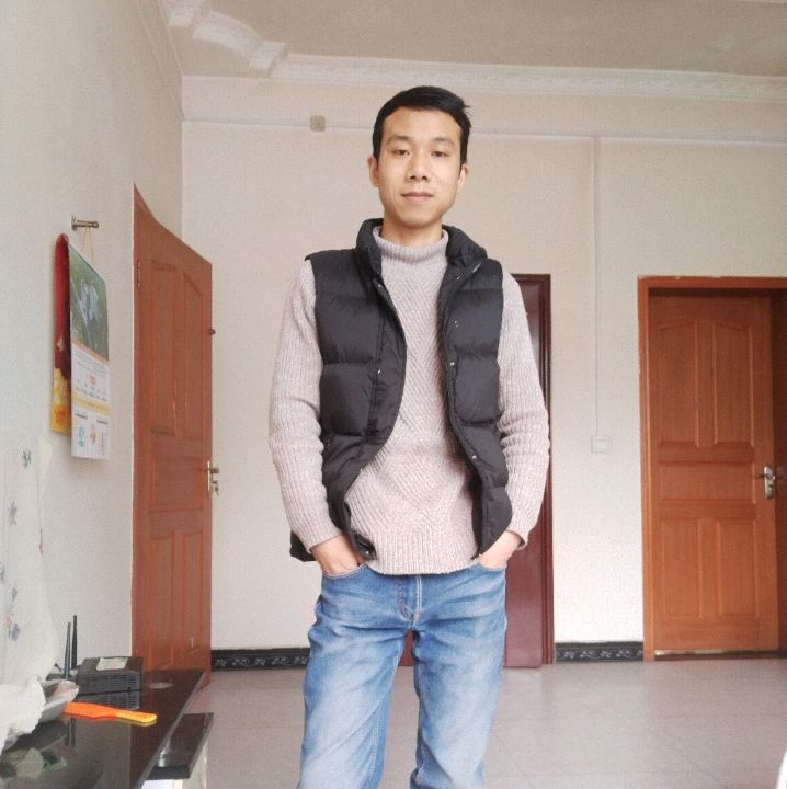 小伙子的第一张照片--鞍山相亲服务中心