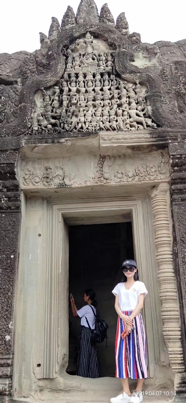 桃花与酒的第一张照片--鞍山相亲服务中心