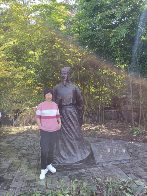 秋天的菊花的第一张照片--鞍山相亲服务中心