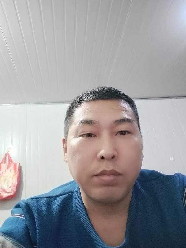 开着拖拉机去兜风的第一张照片--鞍山相亲服务中心