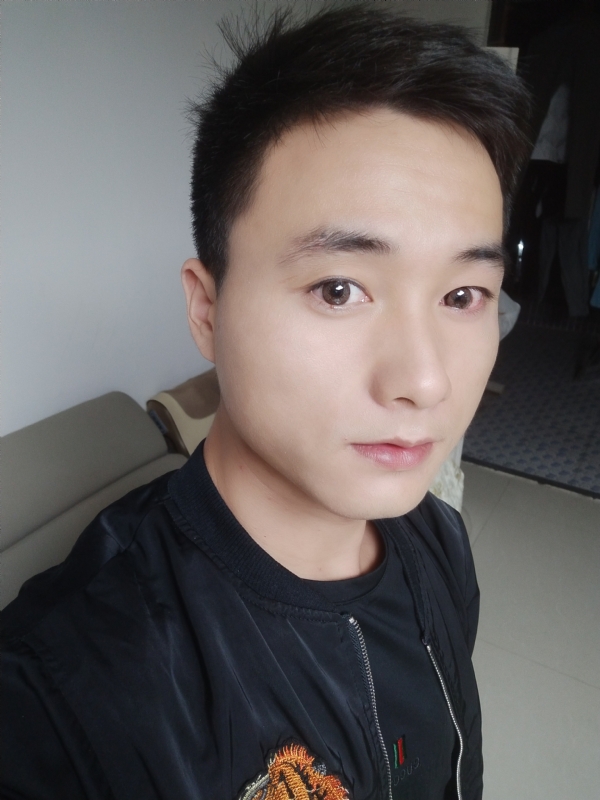 何凡的第三张照片--鞍山相亲服务中心