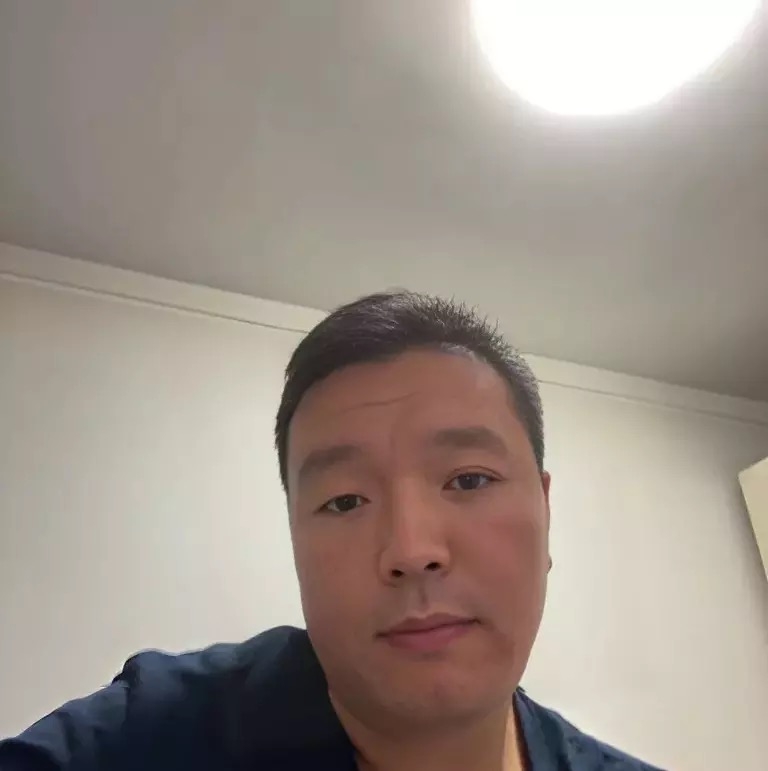 穿唐装的松鼠的第一张照片--鞍山相亲服务中心