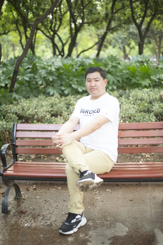 抱着鱼睡觉的猫的第一张照片--鞍山相亲服务中心