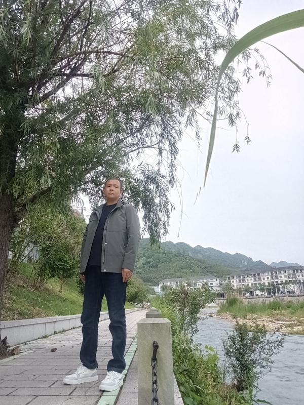 飞雪飘零的第一张照片--鞍山相亲服务中心