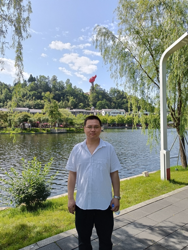 风雨相伴的第一张照片--鞍山相亲服务中心