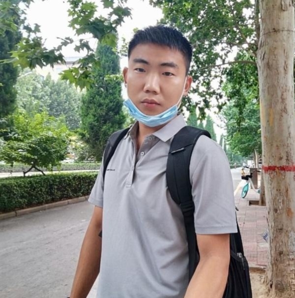 90年男征婚的第一张照片--鞍山相亲服务中心