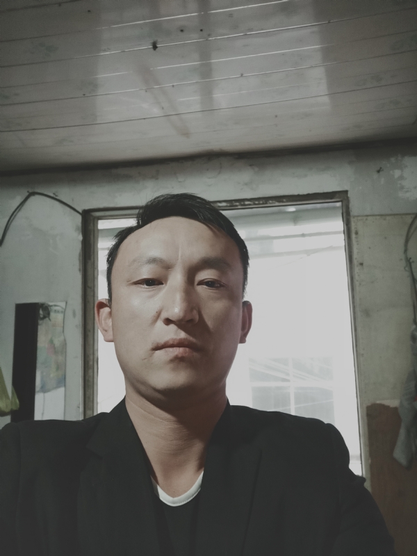 放弃爱你的第一张照片--鞍山相亲服务中心